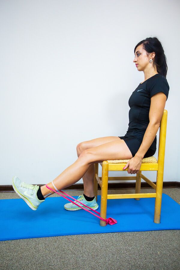Bloem Physio | How to strengthen your quadriceps with a theraband: